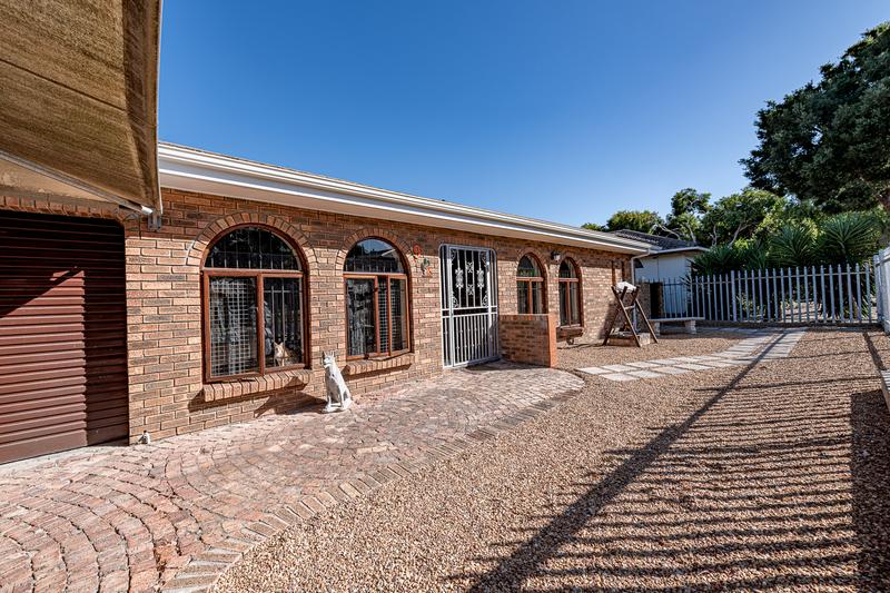 4 Bedroom Property for Sale in Amandelsig Western Cape